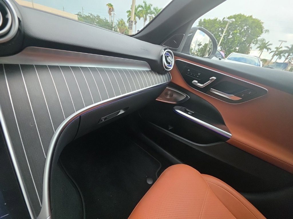 Used 2025 Mercedes-Benz C 300 Sedan image 17