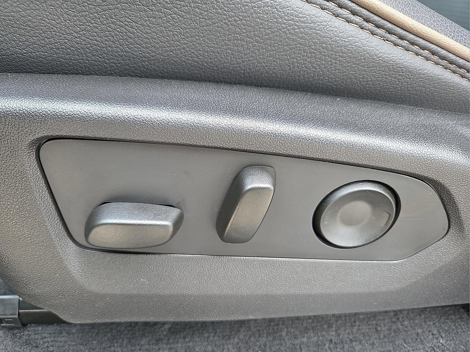 Used 2026 GMC Canyon Denali image 15