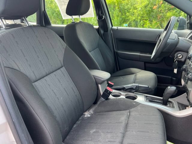 Used 2010 Ford Focus SE FWD image 10