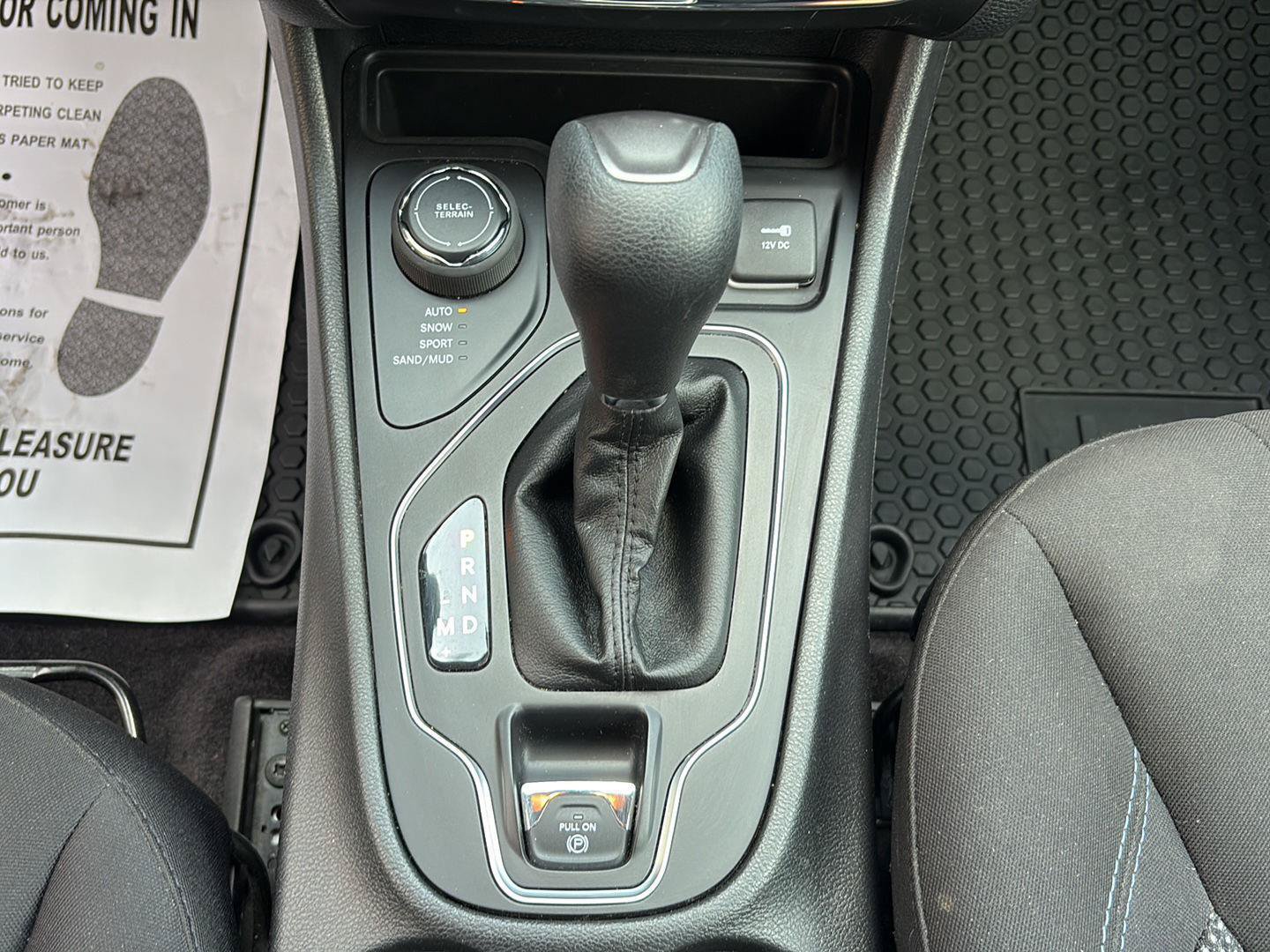 Used 2019 Jeep Cherokee Latitude w/ Cold Weather Group AWD/4WD image 18