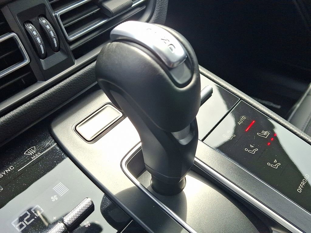 Used 2023 Porsche Macan AWD/4WD image 15