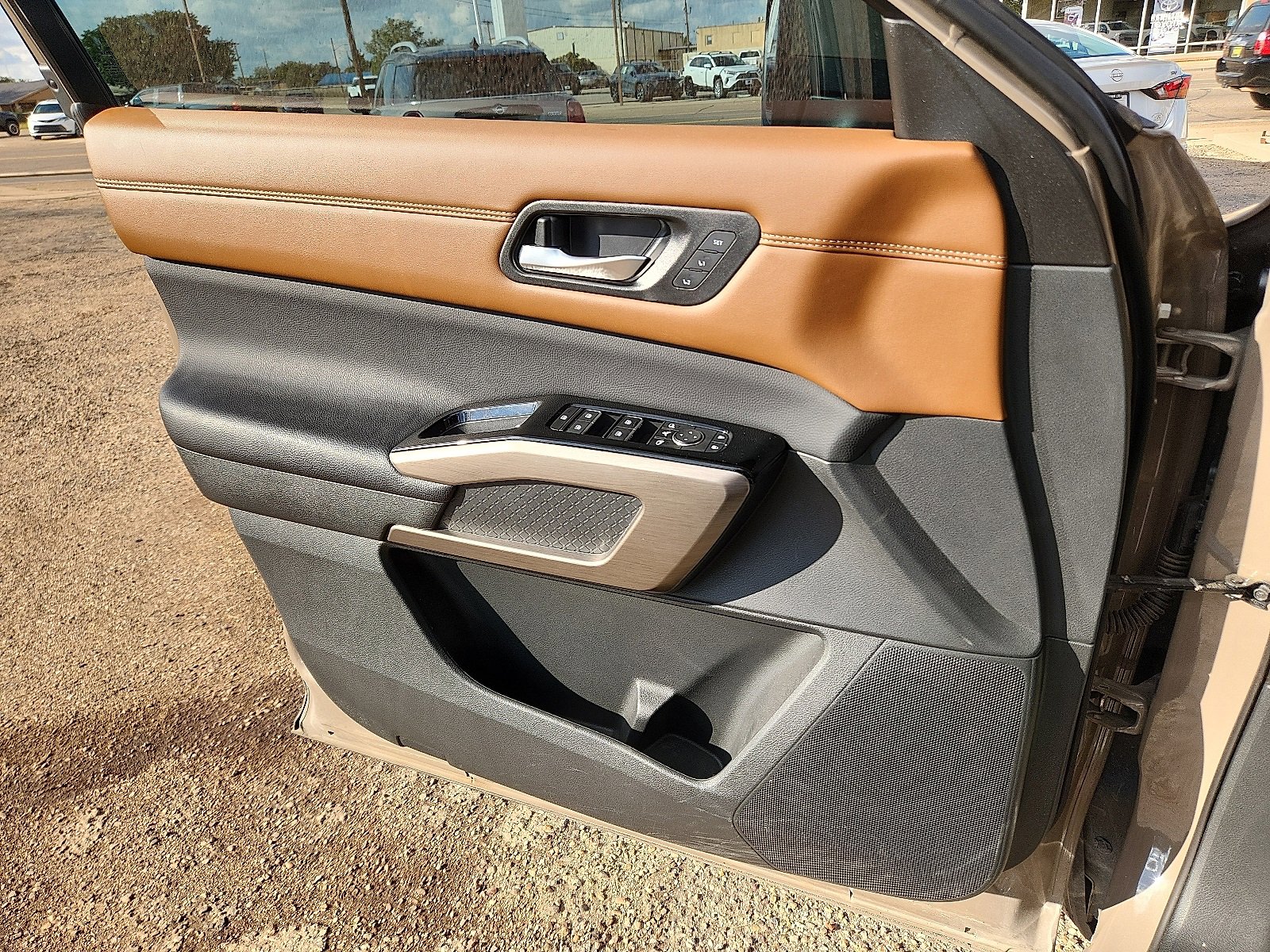 Used 2024 Nissan Pathfinder Platinum image 13