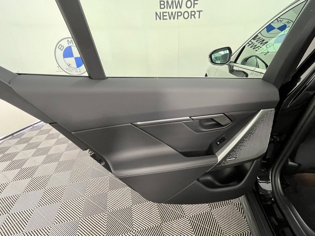 Used 2025 BMW i5 xDrive40 w/ Premium Package image 27