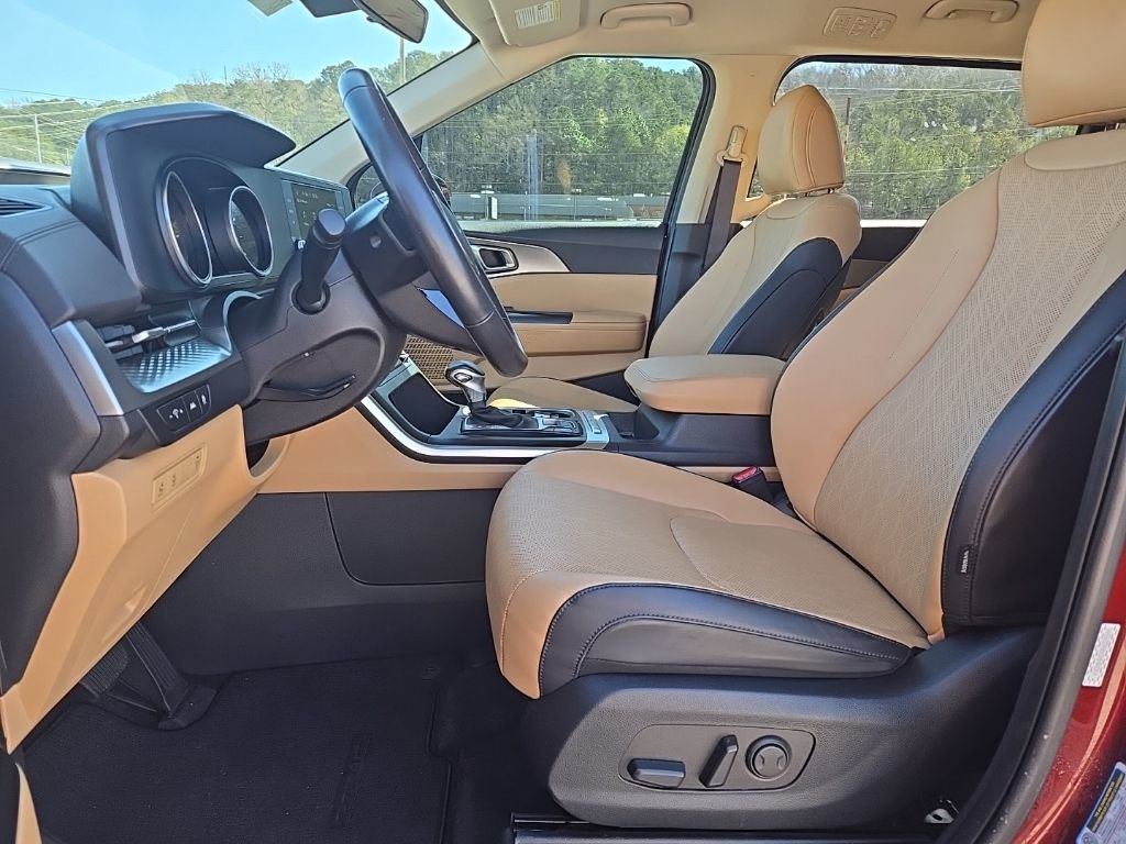 Used 2024 Kia Carnival LX image 15