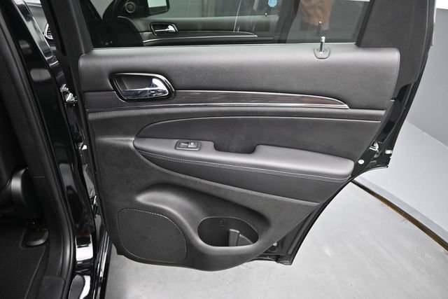 Used 2020 Jeep Grand Cherokee Overland AWD/4WD image 14