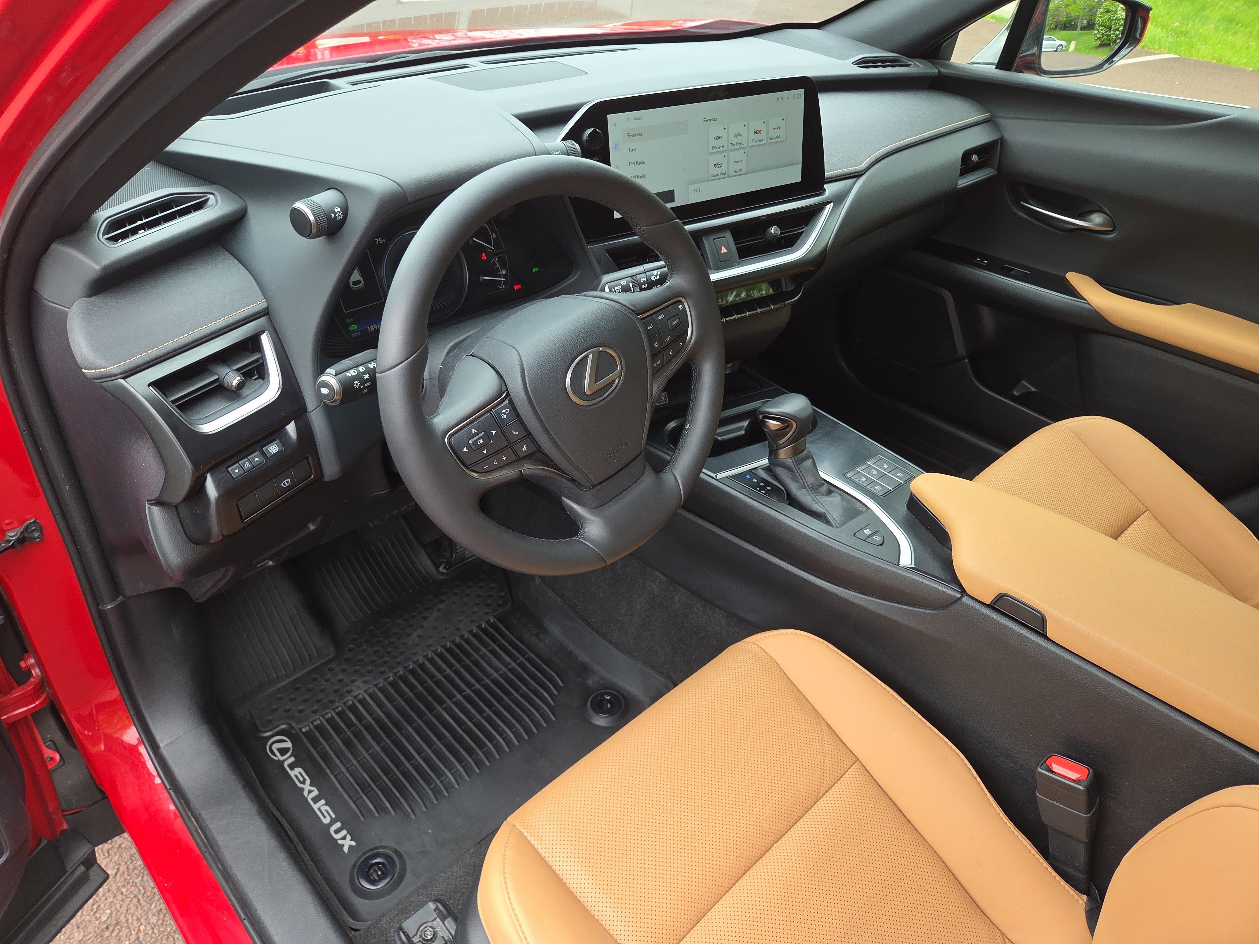 Used 2024 Lexus UX 250h AWD w/ Premium Package image 11