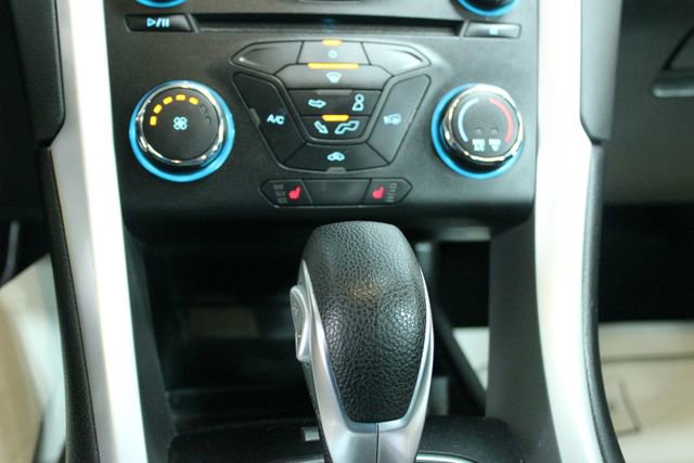 Used 2014 Ford Fusion SE w/ Equipment Group 201A image 22