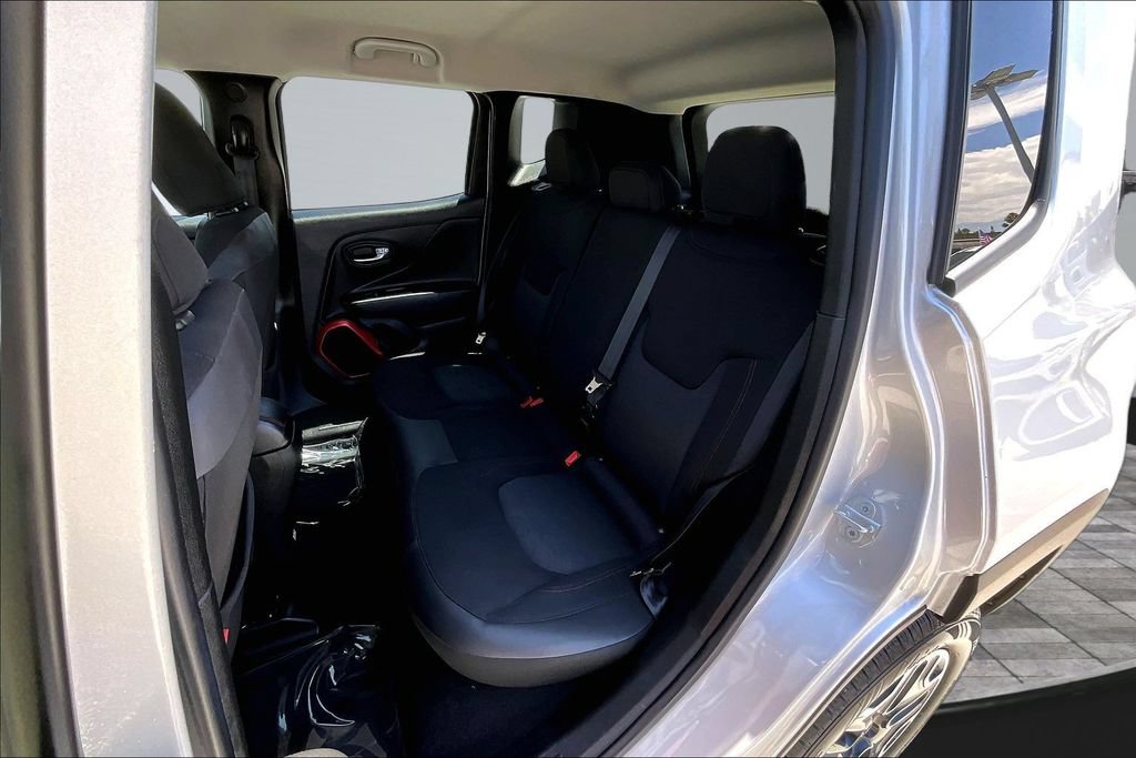 Certified 2016 Jeep Renegade Trailhawk AWD/4WD image 19