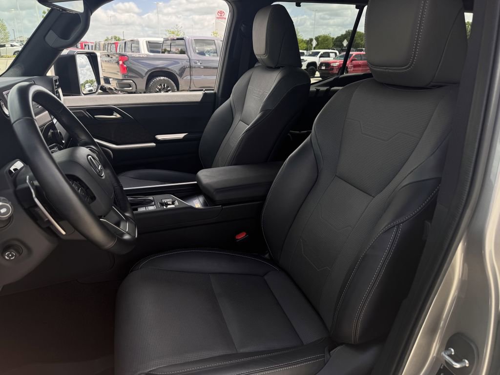 Used 2024 Lexus GX 550 w/ Accessory Package (2T) image 26