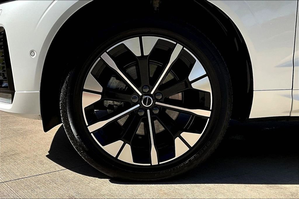 Used 2026 Volvo XC60 B5 Plus w/ Protection Package Premier image 12
