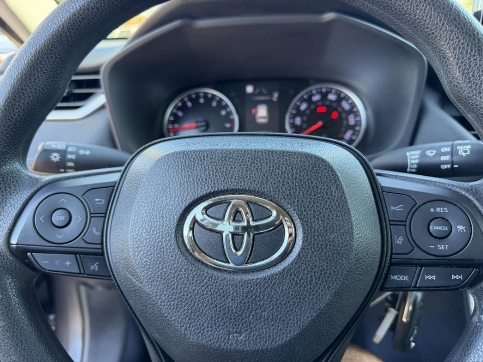 Used 2019 Toyota RAV4 LE image 23