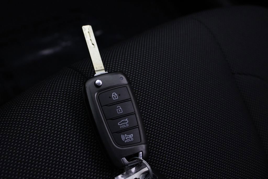 Used 2023 Hyundai Elantra SE FWD image 30