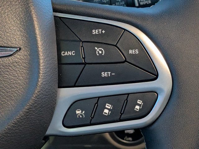 Used 2023 Chrysler Pacifica Touring-L FWD image 27