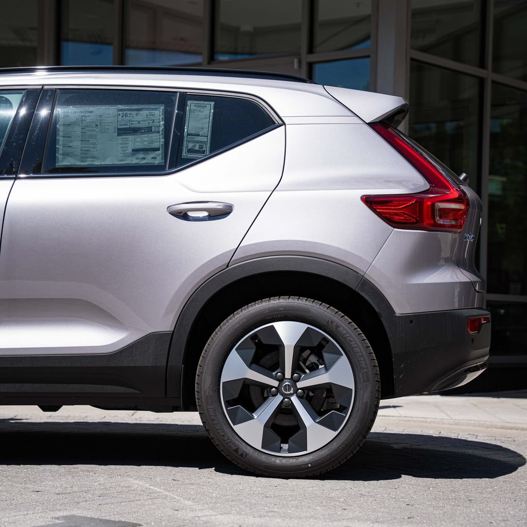 New 2026 Volvo XC40 B5 Plus w/ Protection Package Premier AWD/4WD image 4