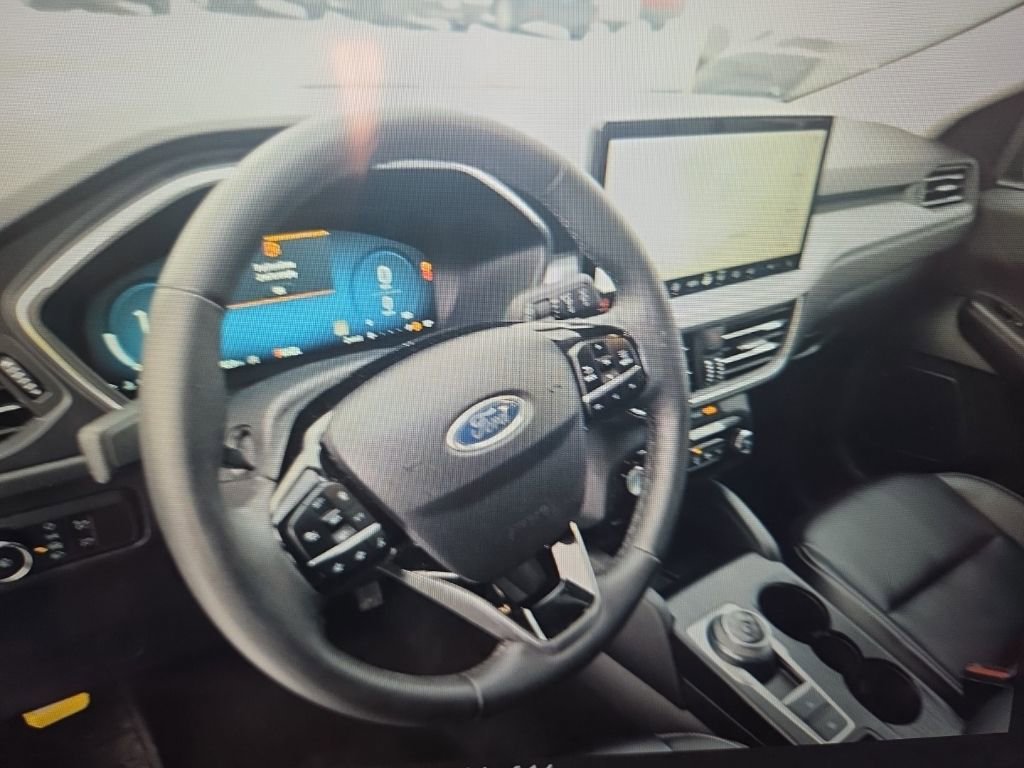 Used 2023 Ford Escape Platinum image 7