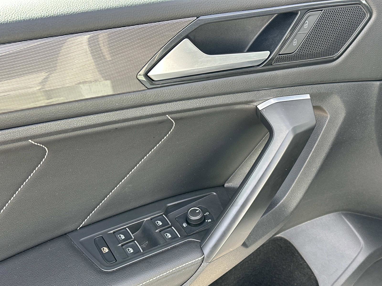 Used 2022 Volkswagen Tiguan SE image 16