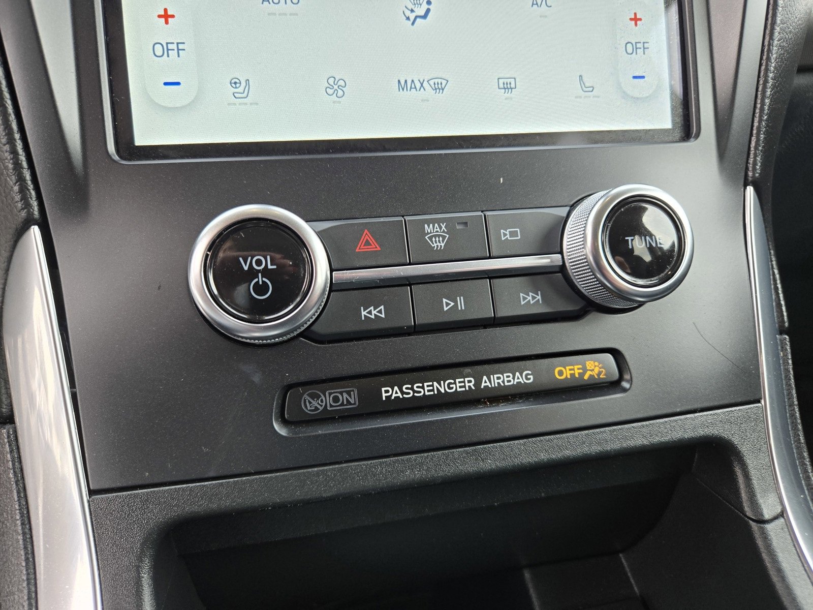 Used 2024 Ford Edge Titanium image 17