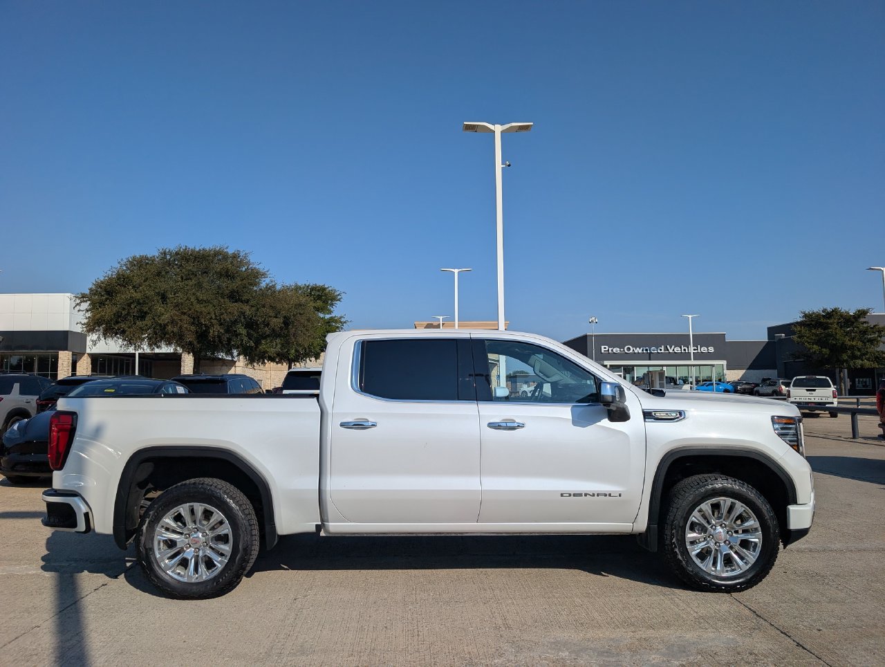 Used 2024 GMC Sierra 1500 Denali AWD/4WD image 3