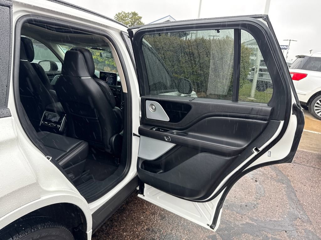 Certified 2024 Lincoln Aviator Reserve w/ Equipment Group 201A AWD/4WD image 24