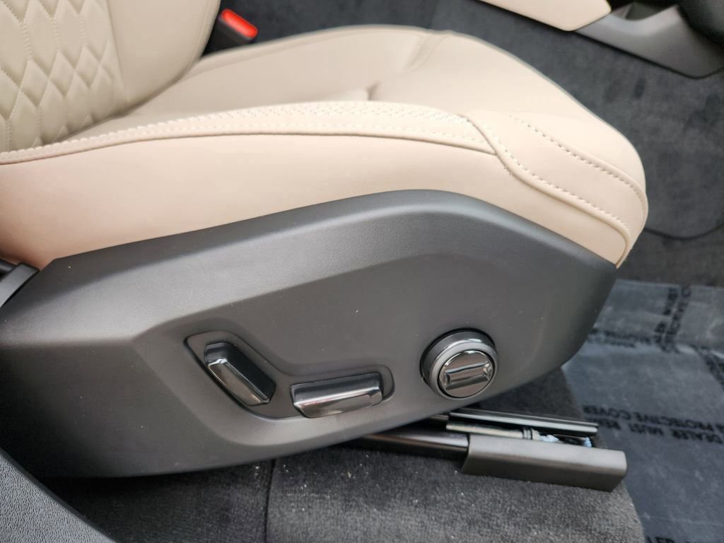 New 2026 Volvo XC90 B6 Plus w/ Protection Package Premier image 20