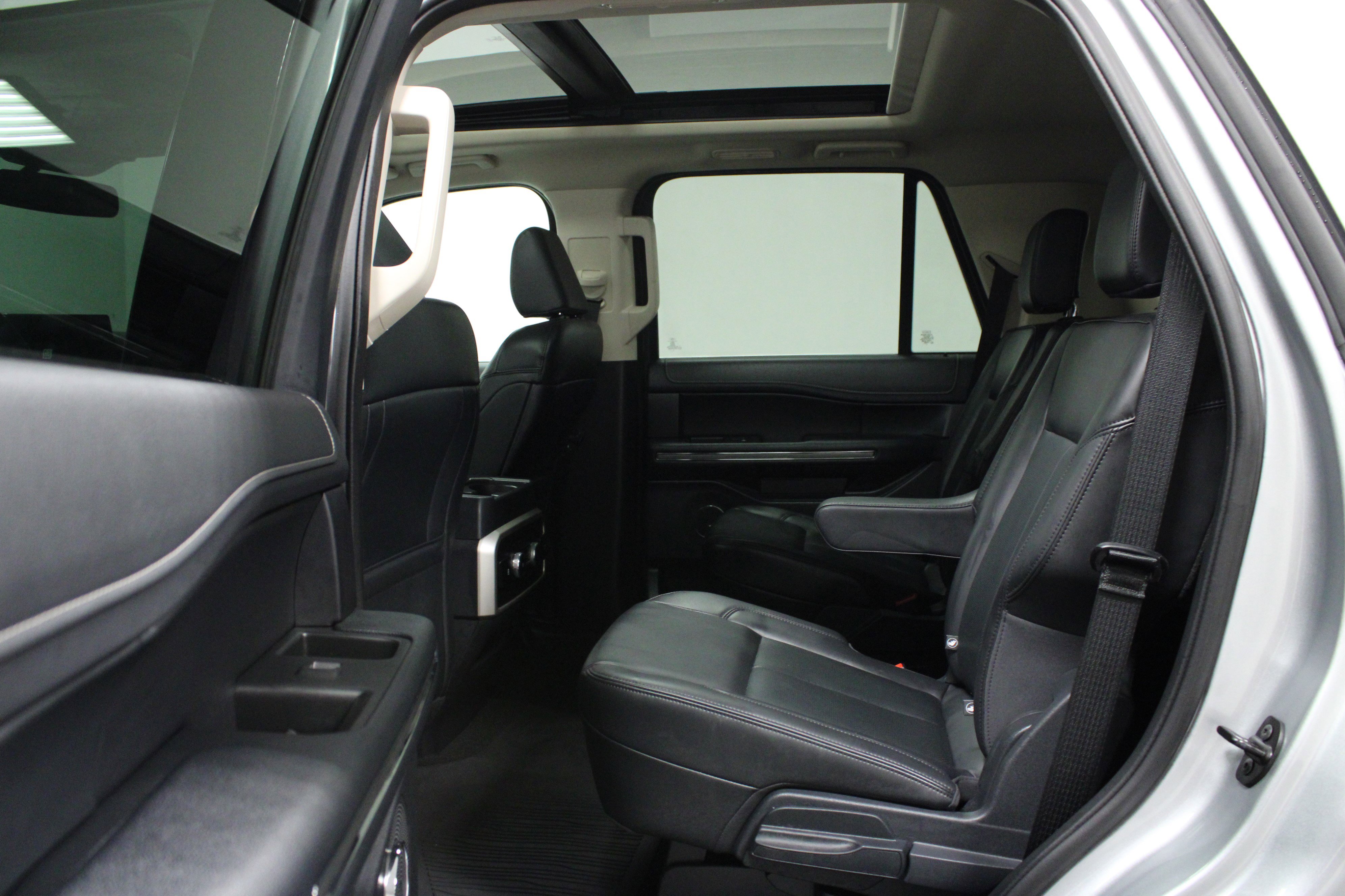 Used 2024 Ford Expedition XLT image 13