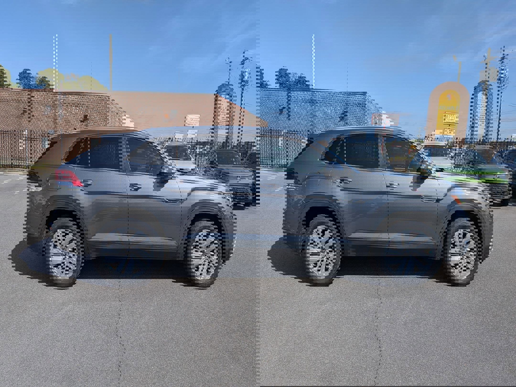 Used 2023 Volkswagen Atlas Cross Sport SE w/ Panoramic Sunroof Package image 2