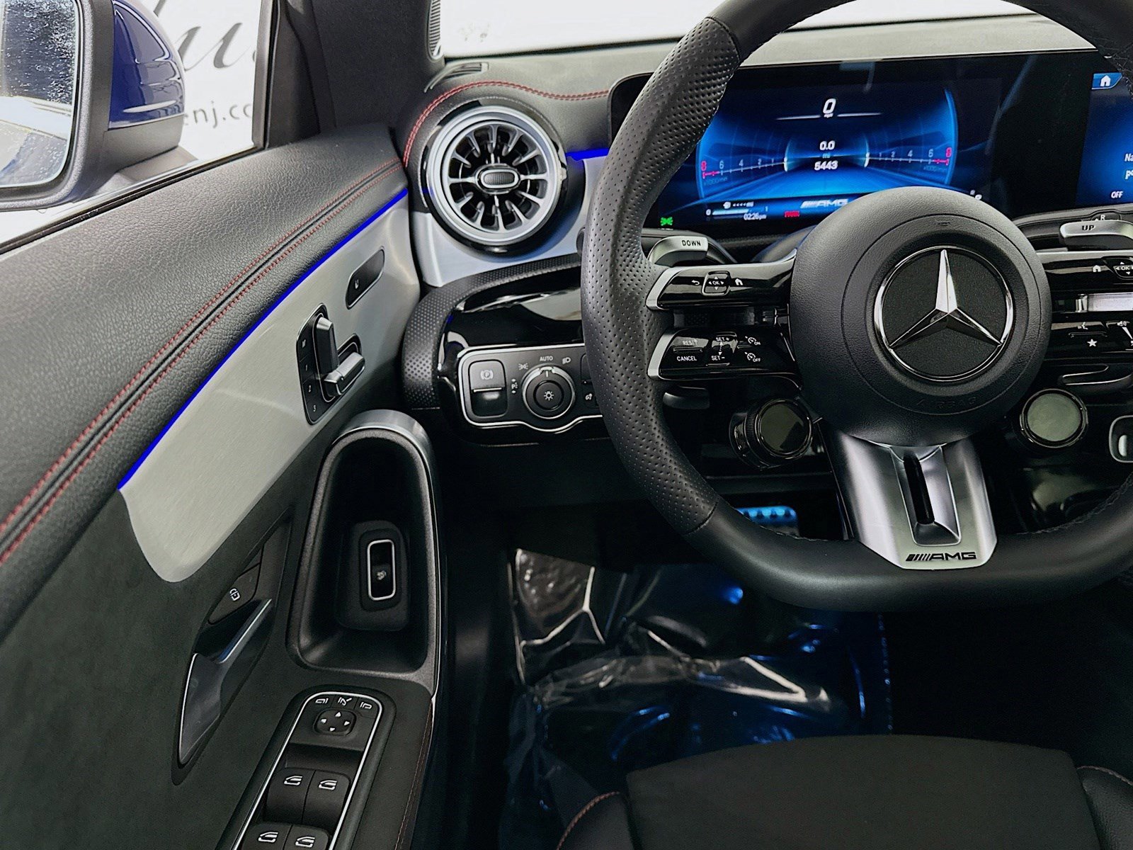 Used 2024 Mercedes-Benz CLA 35 AMG CLA 35 AMG Exclusive 4MATIC image 10