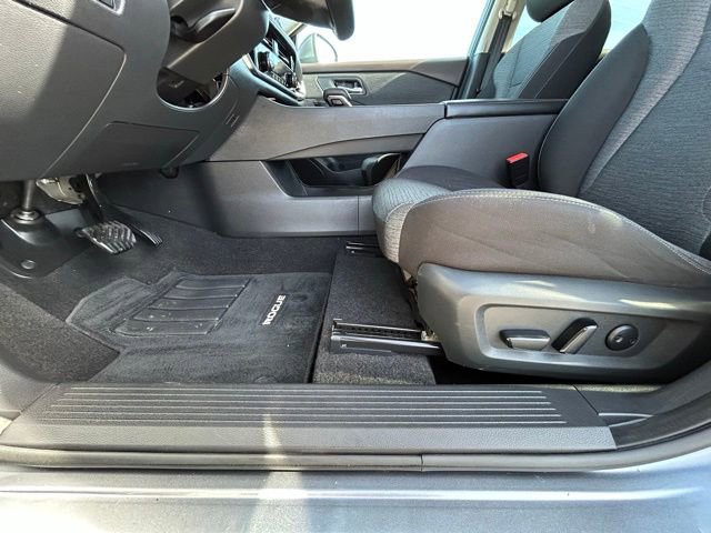 Used 2021 Nissan Rogue SV AWD/4WD image 27