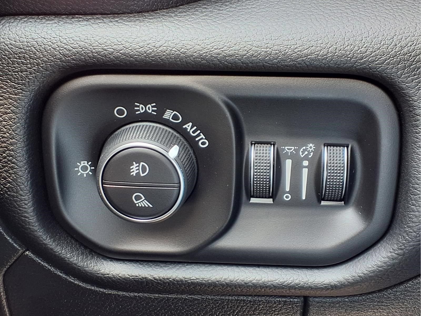 Used 2026 RAM 1500 Laramie AWD/4WD image 19
