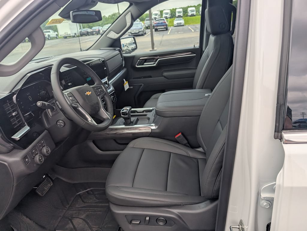 New 2026 Chevrolet Silverado 1500 LTZ w/ LTZ Premium Package AWD/4WD image 13