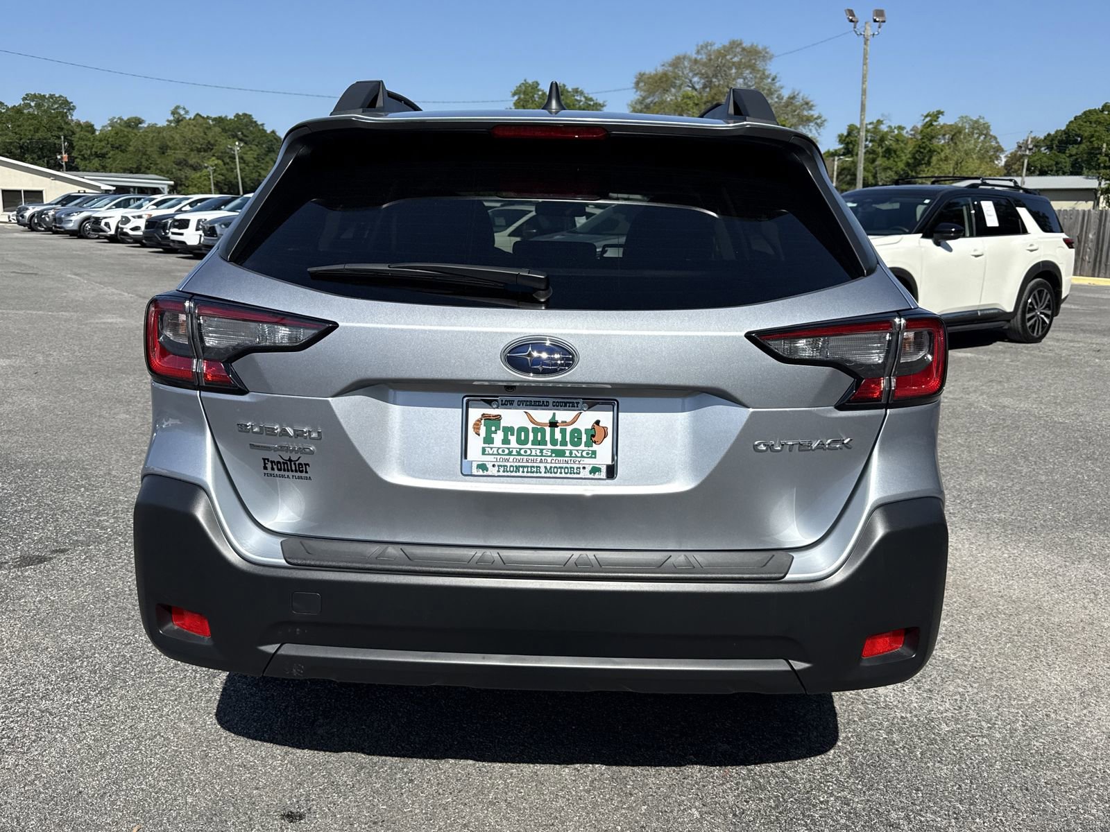 Used 2025 Subaru Outback Premium AWD/4WD image 4