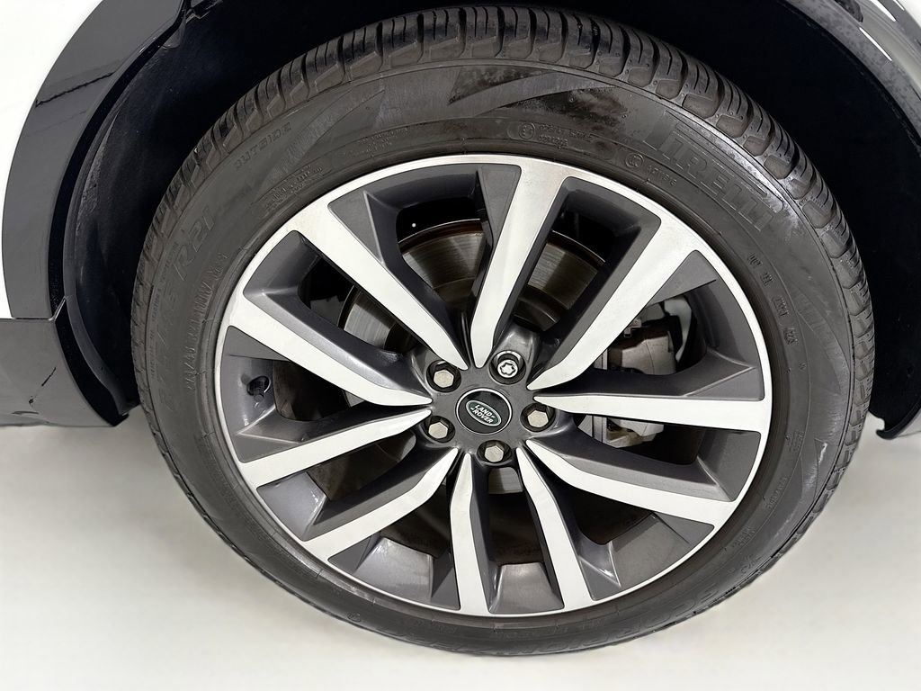 Used 2024 Land Rover Discovery Dynamic SE image 31