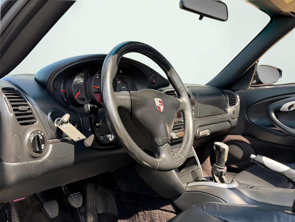 Used 2002 Porsche 911 Carrera RWD image 2