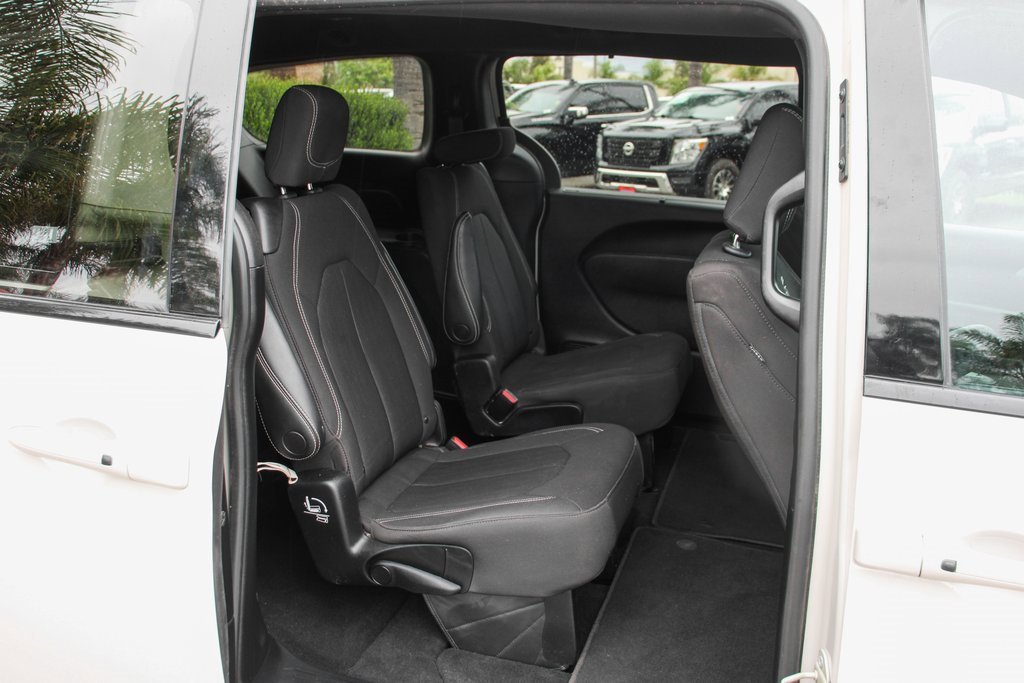 Used 2021 Chrysler Pacifica Touring w/ S Appearance Package image 44
