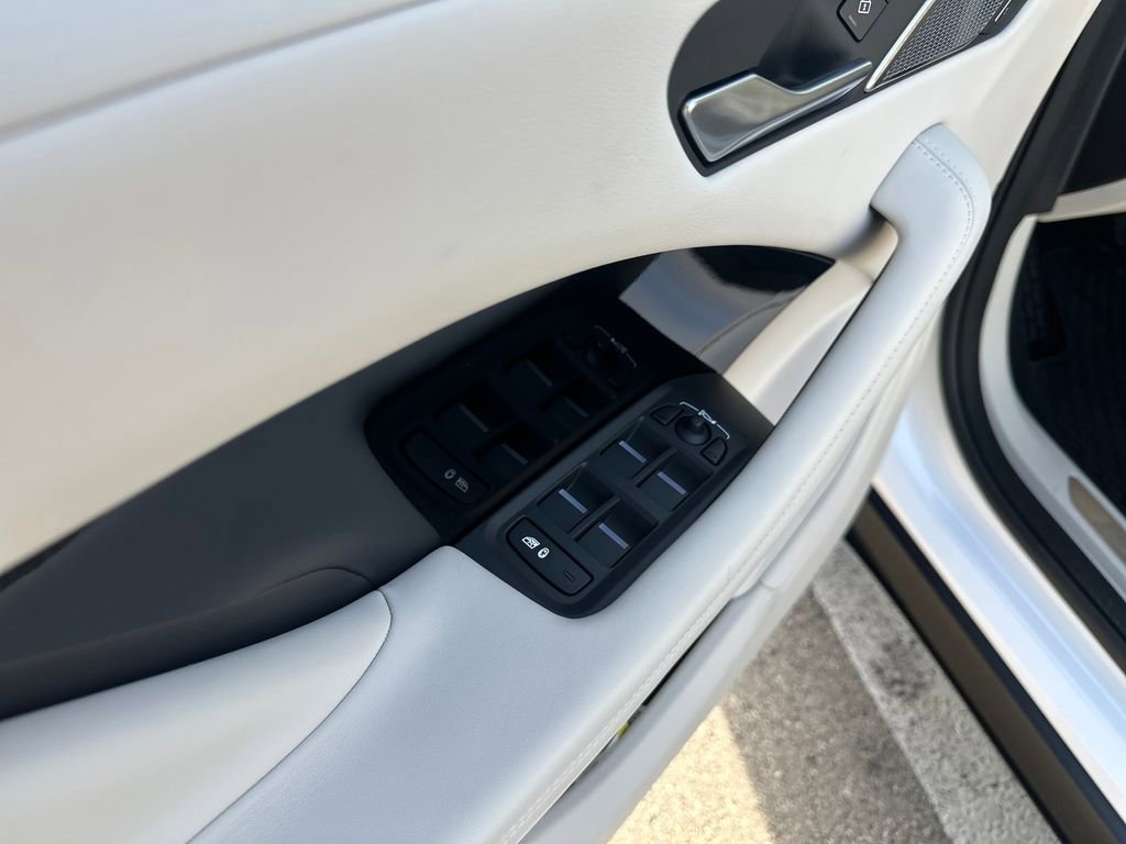 Used 2024 Jaguar I-PACE R-Dynamic HSE AWD/4WD image 16