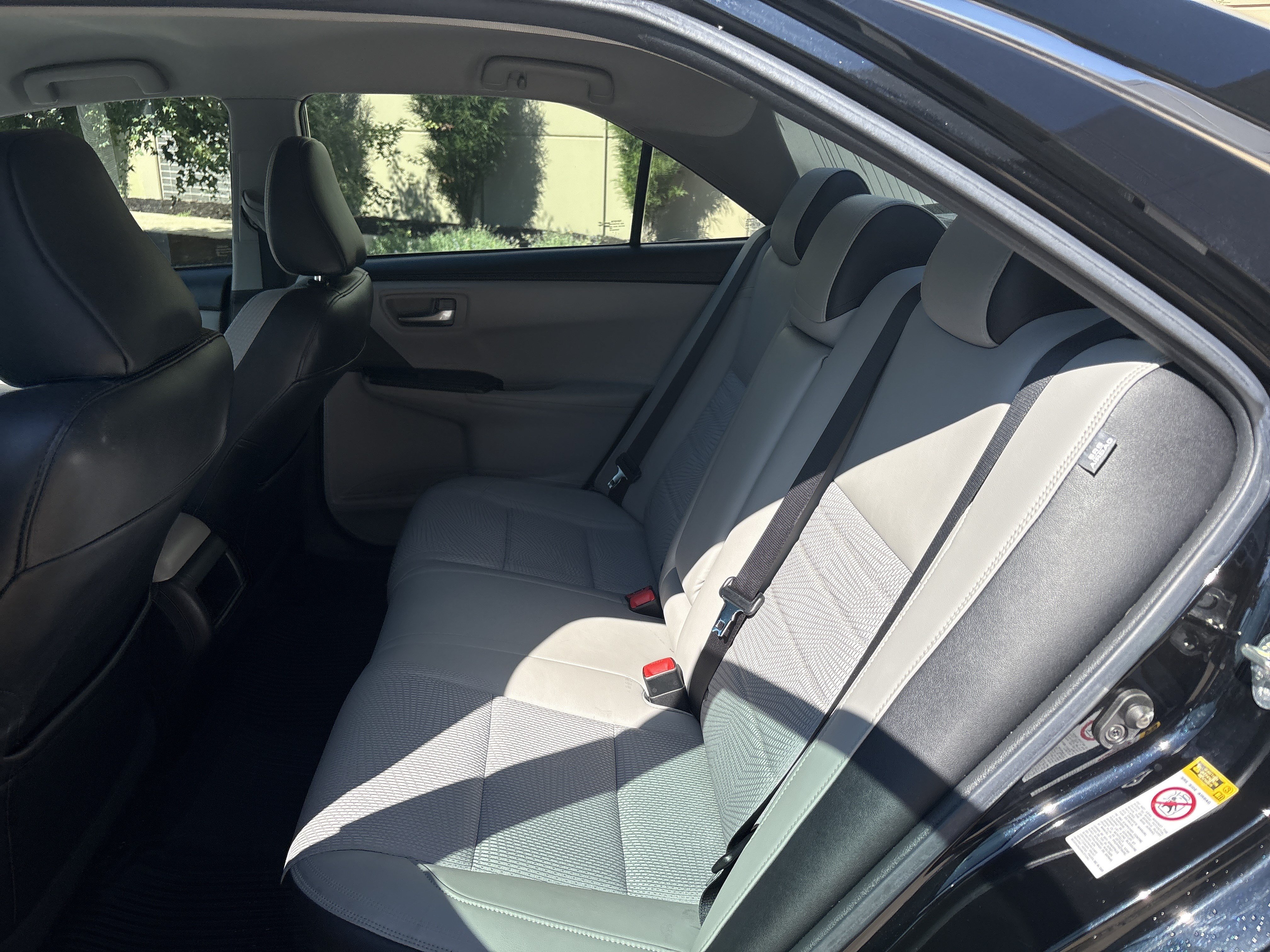Used 2016 Toyota Camry SE FWD image 30