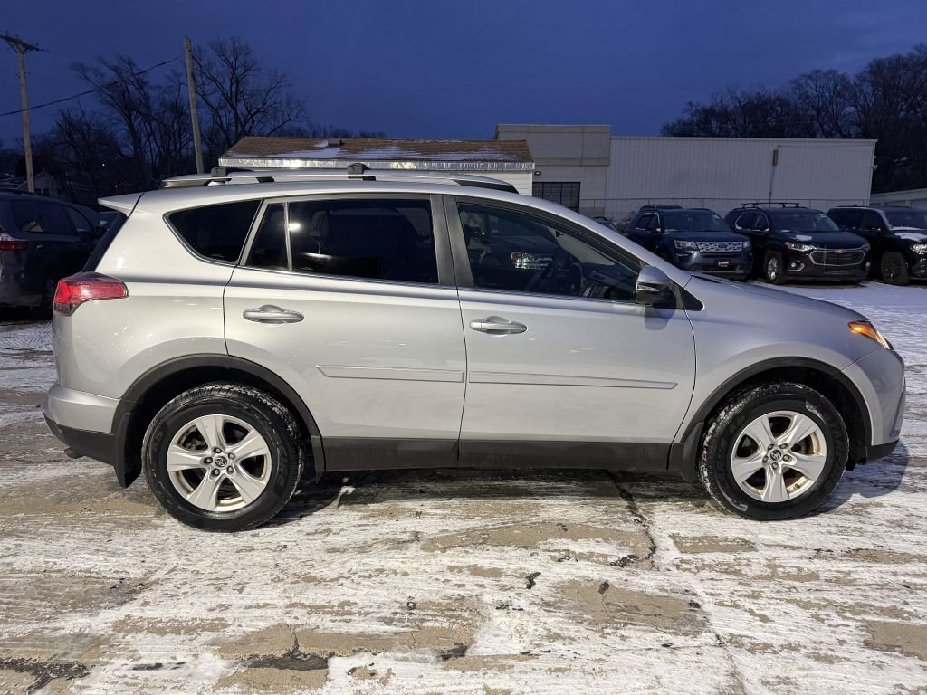 Used 2018 Toyota RAV4 XLE image 6