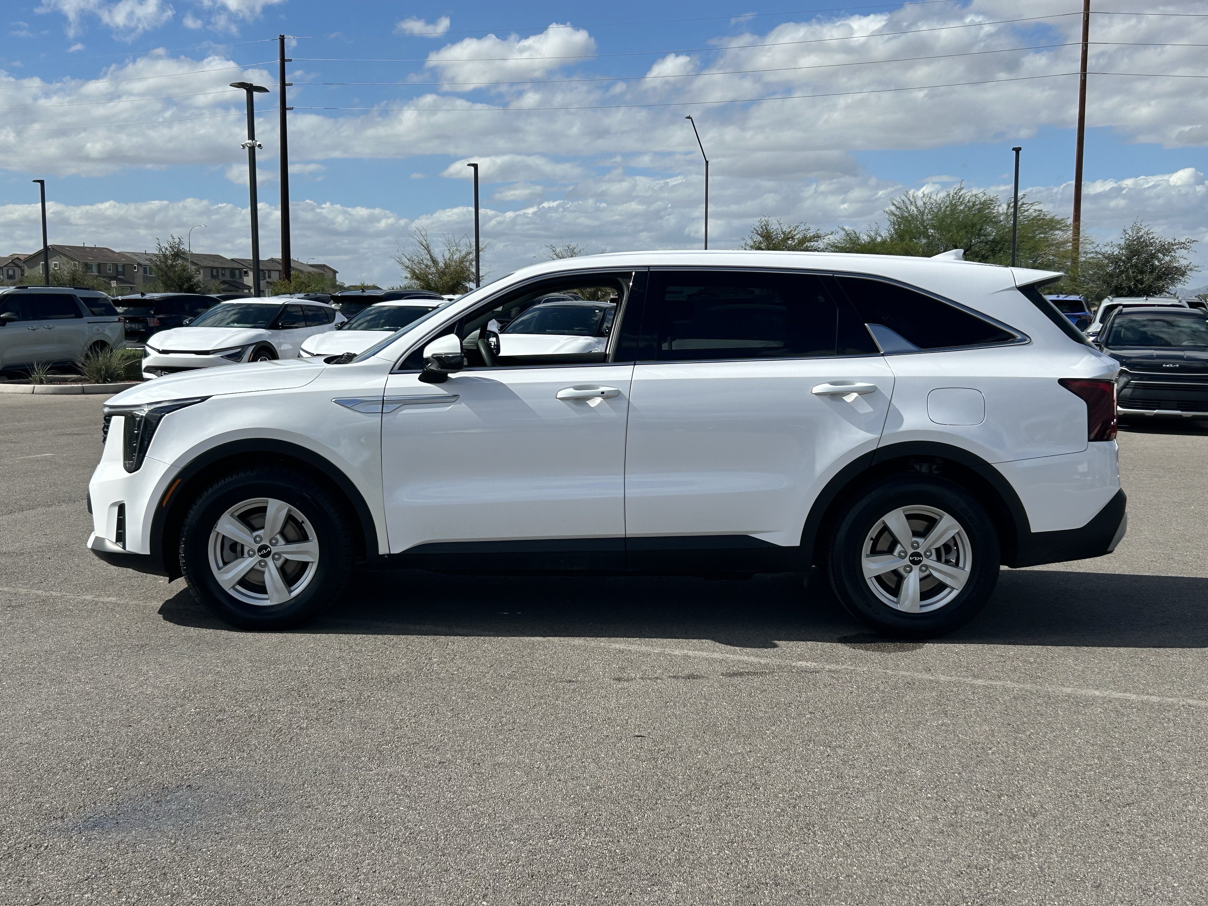 Certified 2025 Kia Sorento LX FWD image 2
