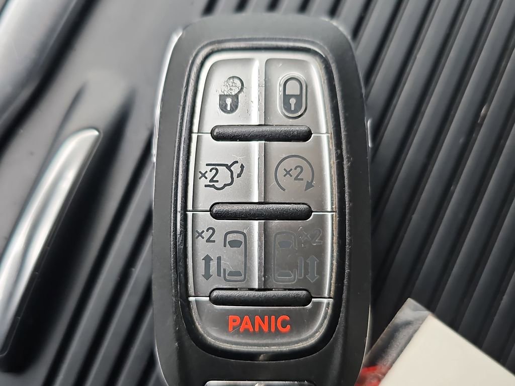 Used 2024 Chrysler Pacifica Touring-L image 33