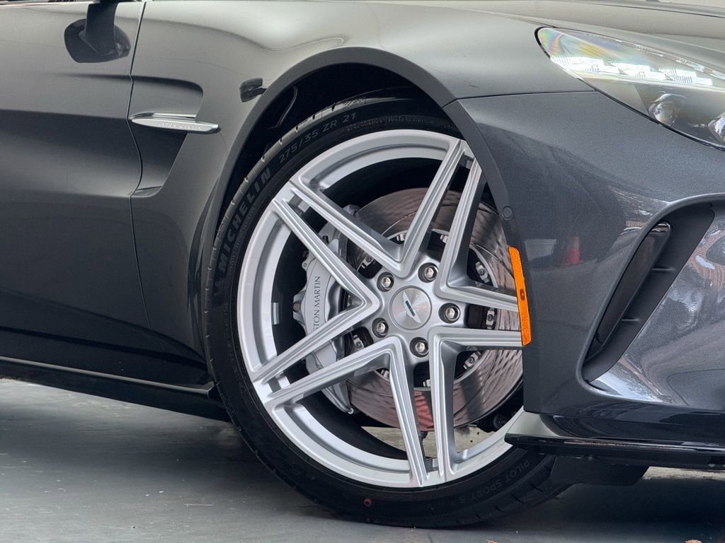 New 2026 Aston Martin V8 Vantage Roadster image 45