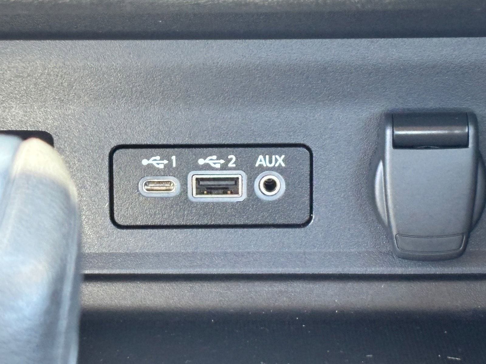 Used 2025 Nissan Sentra SV FWD image 23