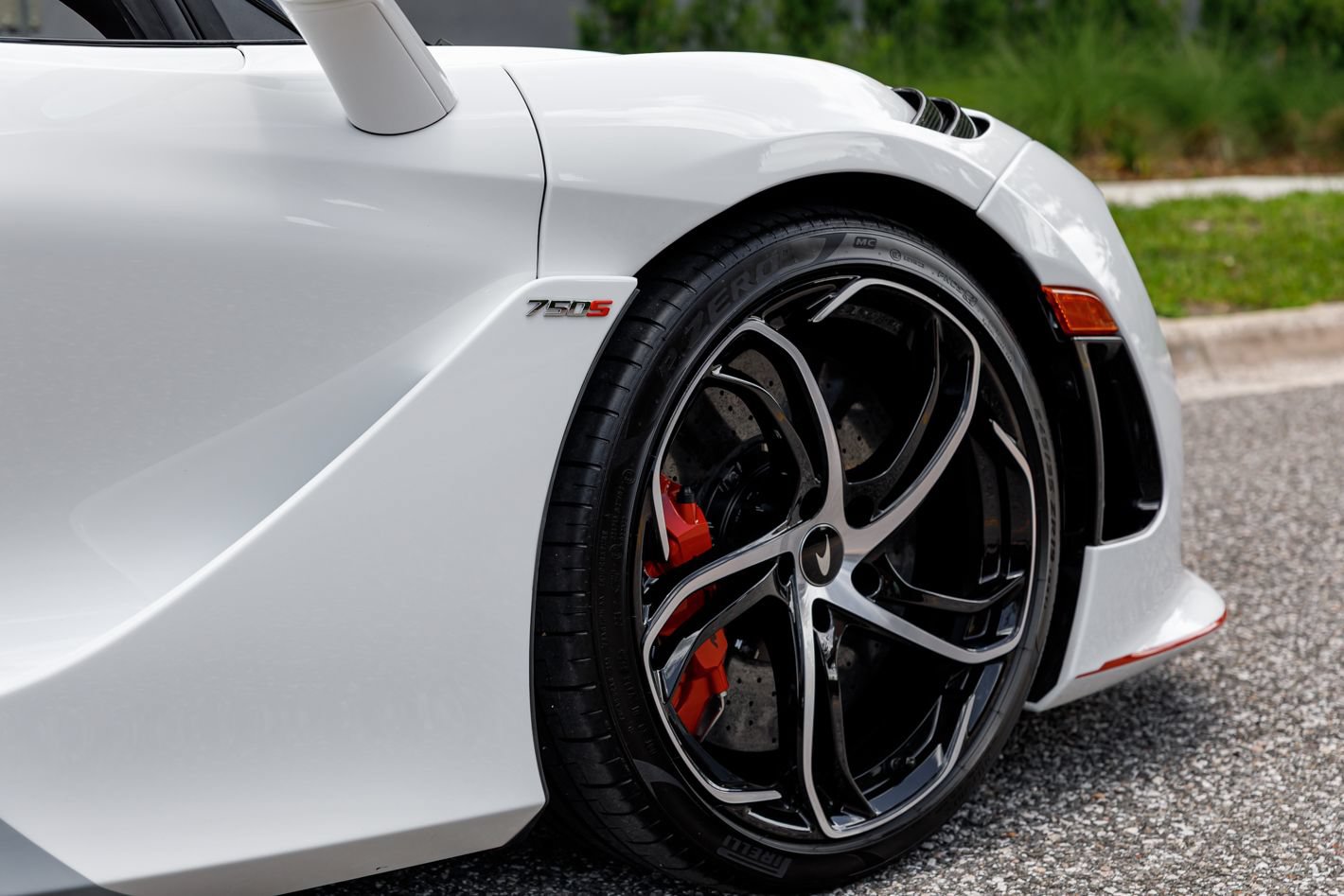 Used 2024 McLaren 750S Spider RWD image 19
