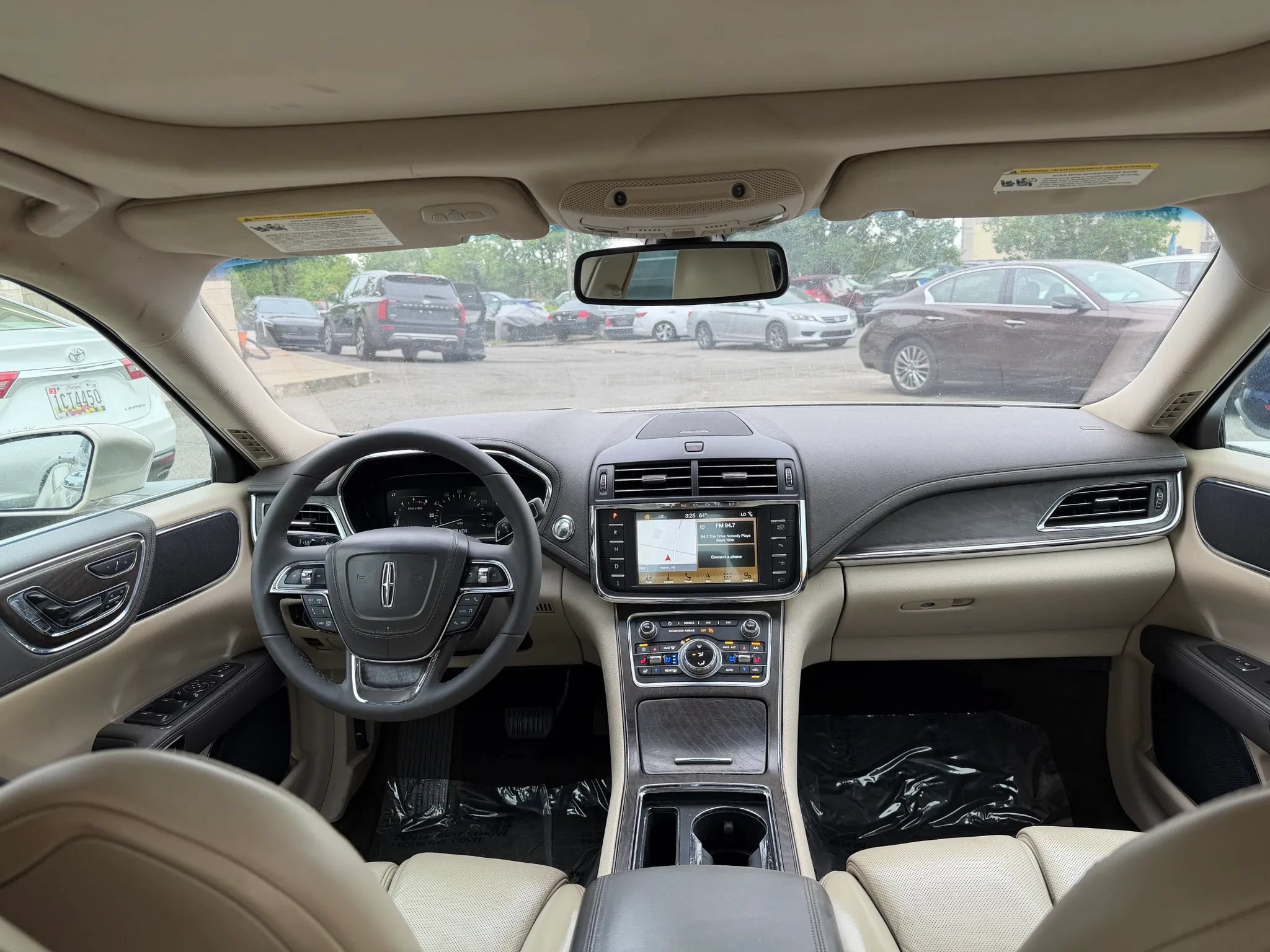 Used 2017 Lincoln Continental Reserve w/ Technology Package FWD image 30