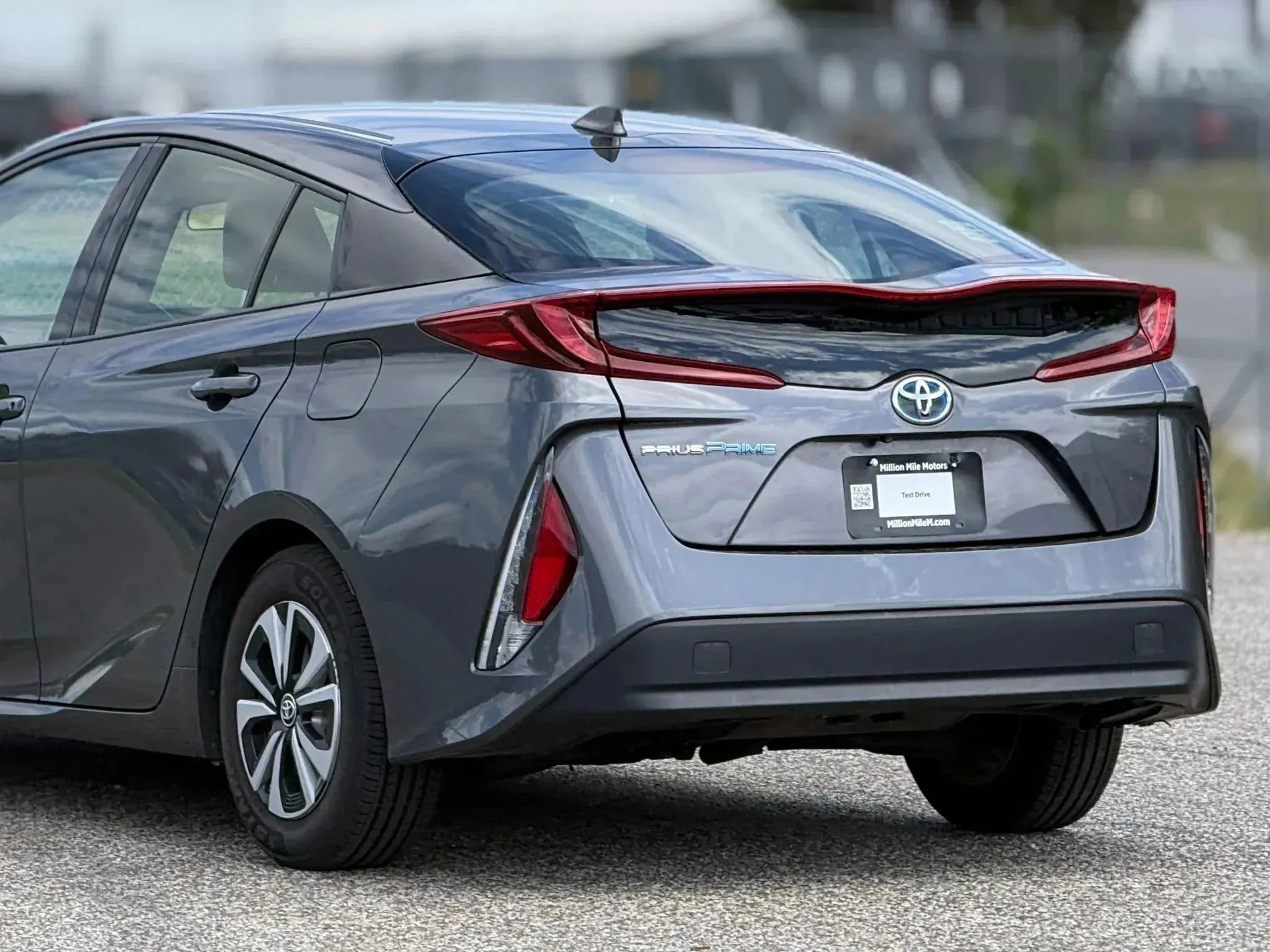 Used 2017 Toyota Prius Prime Plus w/ Carpet Mat Package image 16