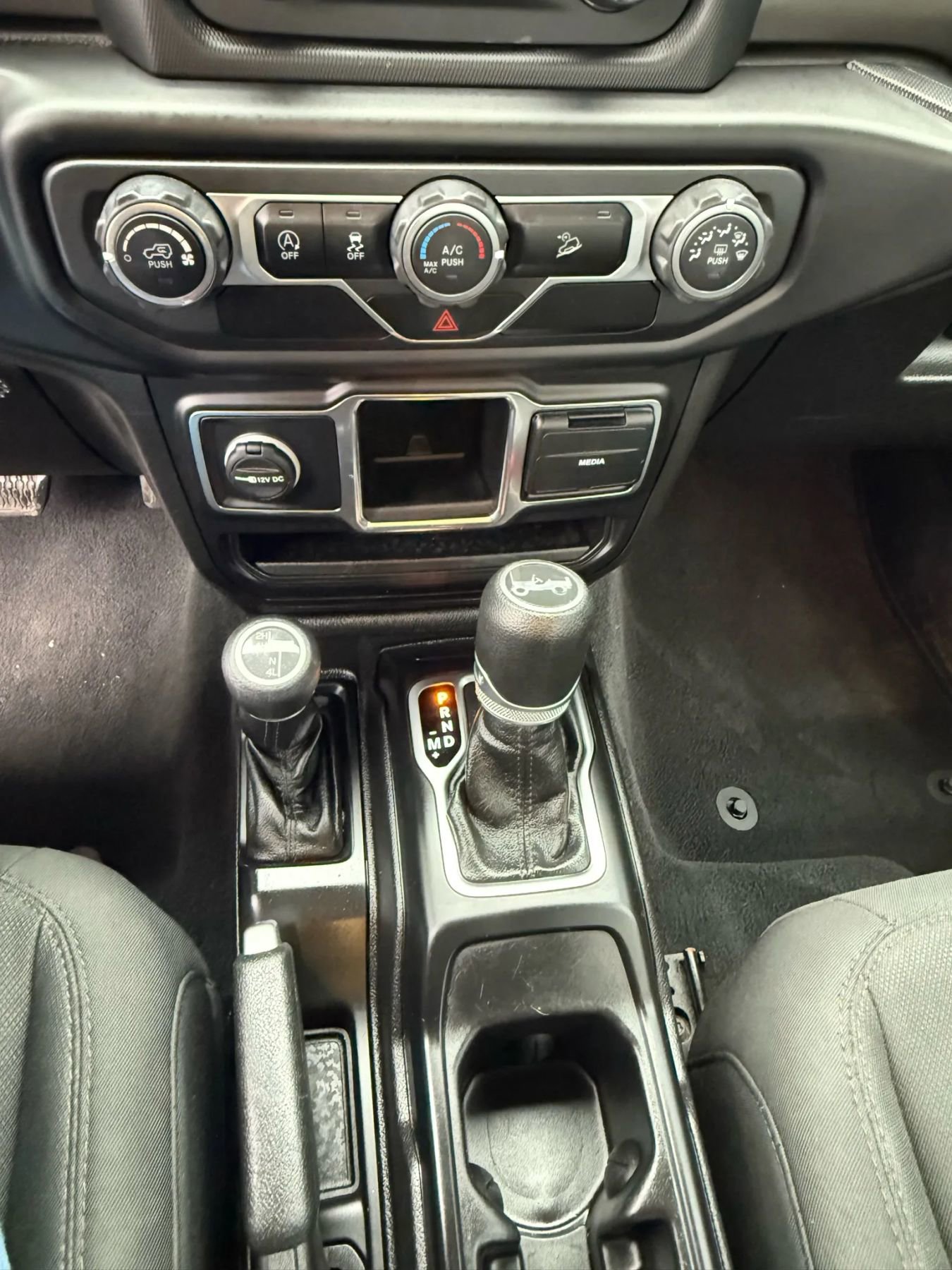 Used 2019 Jeep Wrangler Sport AWD/4WD image 13
