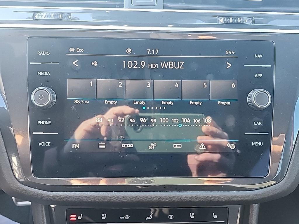 Used 2024 Volkswagen Tiguan SEL R-Line image 25