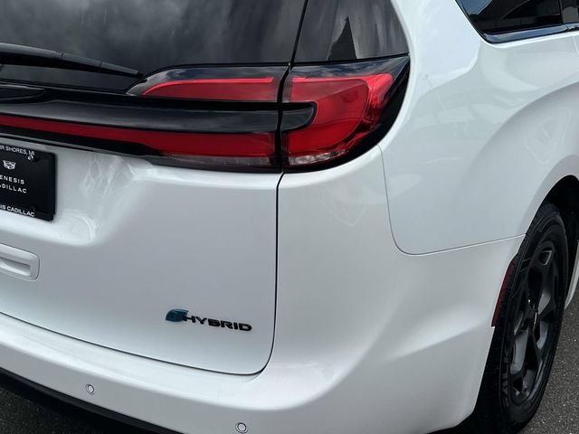 Used 2023 Chrysler Pacifica Limited w/ Uconnect Theater Family Group FWD image 36