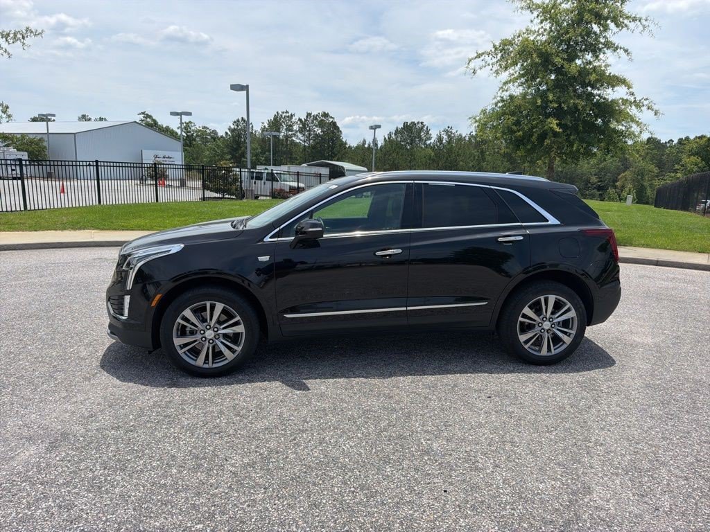 Certified 2025 Cadillac XT5 Premium Luxury w/ Technology Package AWD/4WD image 2