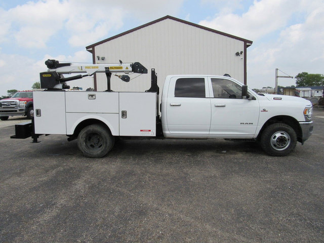 Used 2022 RAM 3500 Tradesman w/ Chrome Appearance Group AWD/4WD image 2