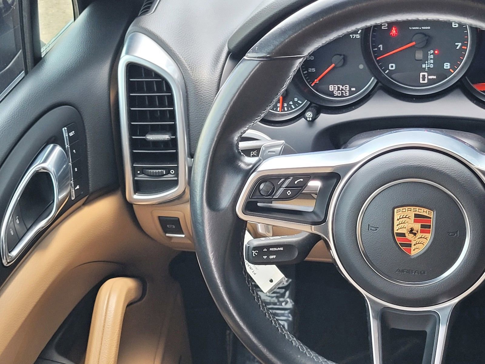 Used 2018 Porsche Cayenne Platinum Edition AWD/4WD image 14